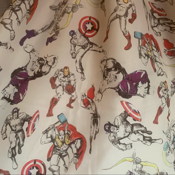 Her Universe Marvel Avengers Retro Style Skirt - Picture 2 of 3